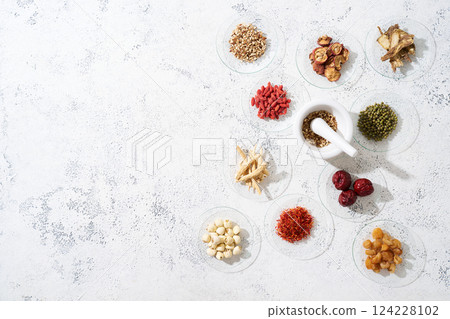 Various herbal medicine ingredients 124228102
