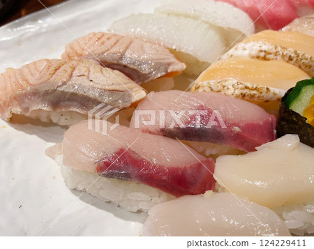黃尾魚握壽司拼盤 124229411