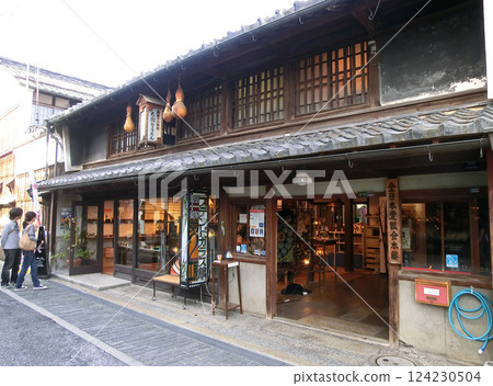 Taiko Hyoutan (Gourd Specialty Shop) on the Hokkoku Kaido in Nagahama, Shiga Prefecture 124230504