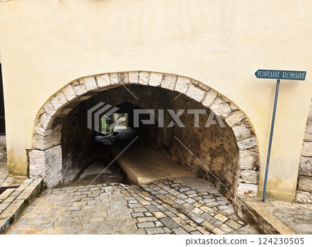Gate at the entrance to a back alley of the medieval town Gate at the entrance to a back alley of the medieval town 124230505