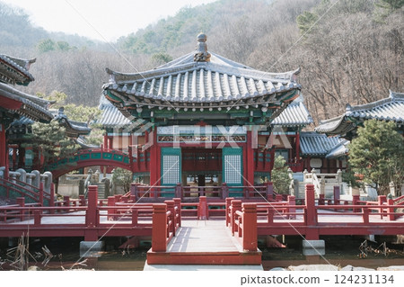 Ancient Korean Architectural Scenery on daytime 124231134