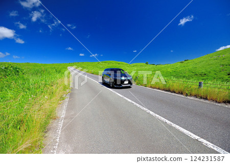 Chugoku region, Akiyoshidai, Drive while looking at the blue sky and grassland from the car window, Akiyoshidai Karst Road, Miya City, Yamaguchi Prefecture (8) 124231587