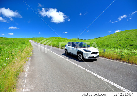 Chugoku Region, Akiyoshidai, A driving course through blue skies and grasslands, Akiyoshidai Karst Road, Miya City, Yamaguchi Prefecture (7) 124231594
