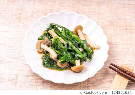 Shungiku and Shimeji mushrooms tossed in ponzu sauce Shungiku and Shimeji mushrooms tossed in ponzu sauce 124231625
