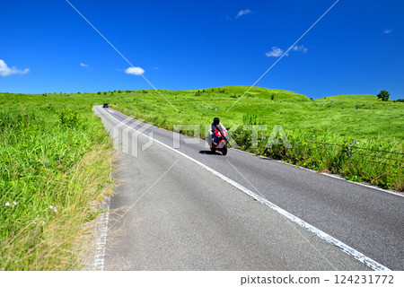 Chugoku region, Akiyoshidai, Akiyoshidai Karst Road, motorcycles racing through the wide sky and grasslands, Miya City, Yamaguchi Prefecture (2) Chugoku region, Akiyoshidai, Akiyoshidai Karst Road, motorcycles racing through the wide sky and grasslands, Miya City, Yamaguchi Prefecture (2) 124231772