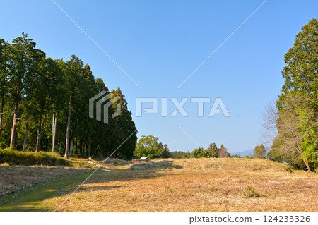 Suwahara Castle, one of Japan's top 100 castles 124233326