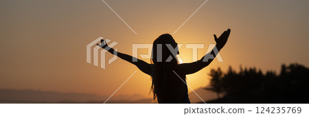 Woman embracing the sunrise 124235769