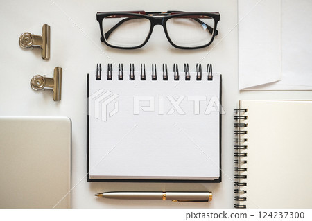 Blank notepad page for congratulatory inscriptions. Day light 124237300