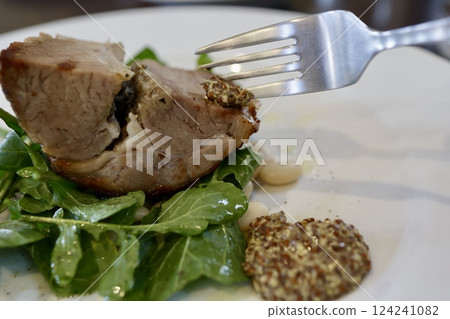 grain mustard 124241082