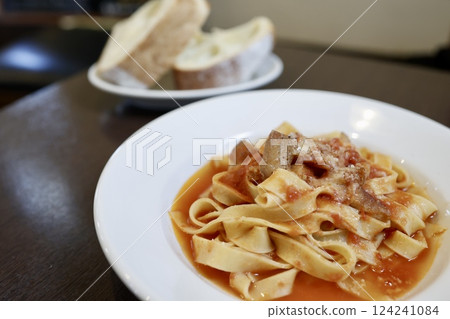 番茄醬豬肉義大利麵 124241084