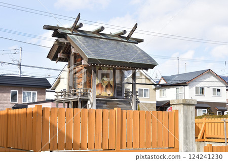 初春時節拍攝北海道七飯町赤沼神社境內 初春時節拍攝北海道七飯町赤沼神社境內 124241230