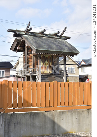 初春時節拍攝北海道七飯町赤沼神社境內 124241231