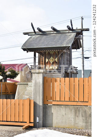 初春時節拍攝北海道七飯町赤沼神社境內 初春時節拍攝北海道七飯町赤沼神社境內 124241232