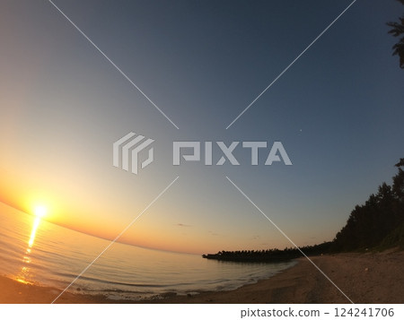 Beautiful sunrise and coastline 124241706
