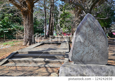 Birthplace of children's songs: Stone monument on the approach to Miyoshino Shrine, Kawagoe City 124242650