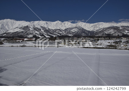 A magnificent view of the Hakuba mountain range, Happo-one ski resort, and Hakuba village from Tenjinzaka, Hakuba village, Nagano prefecture 124242799