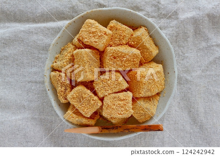 Kinako warabi mochi made with potato starch Kinako warabi mochi made with potato starch 124242942