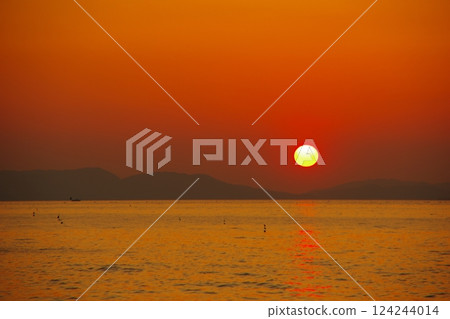 Sinking sun 124244014