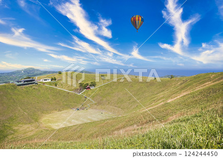 Beautiful scenery of Mount Omuroyama on the Izu Peninsula 124244450