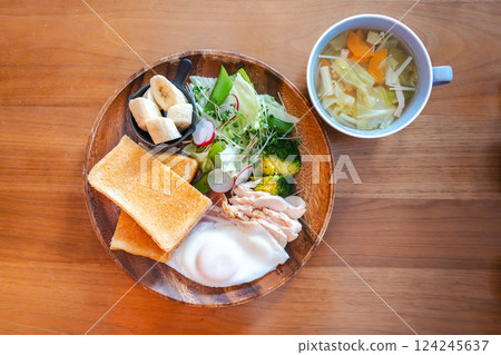 A nutritious Western-style breakfast plate 124245637