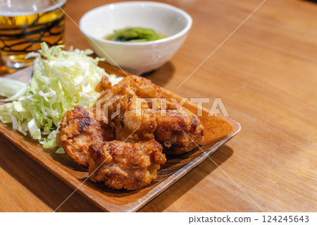 Juicy fried chicken with cabbage Juicy fried chicken with cabbage 124245643