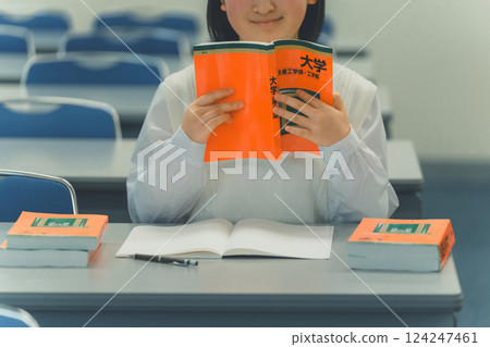 高中生 高中女生 學習 124247461