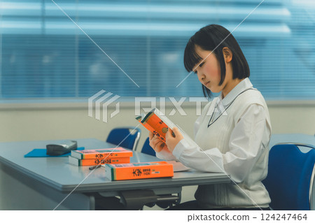 high school student, girl, females 124247464