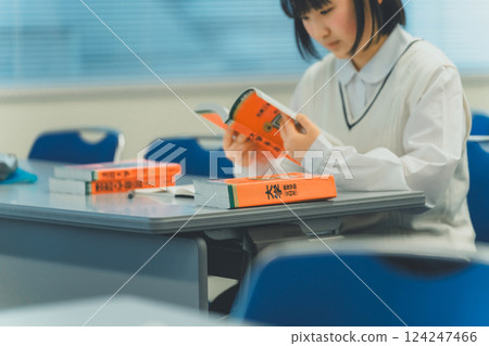 high school student, girl, females 124247466