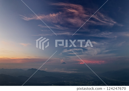 日出雲和山。 124247670