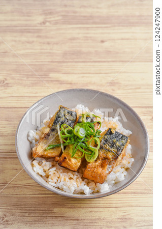 炸鯖魚蓋飯 炸鯖魚蓋飯 124247900