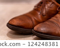Details of leather shoes that show signs of use, realistic photos that give a sense of everyday life 124248381