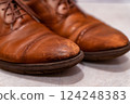 Details of leather shoes that show signs of use, realistic photos that give a sense of everyday life 124248383