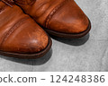 Details of leather shoes that show signs of use, realistic photos that give a sense of everyday life 124248386