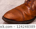 Details of leather shoes that show signs of use, realistic photos that give a sense of everyday life 124248389