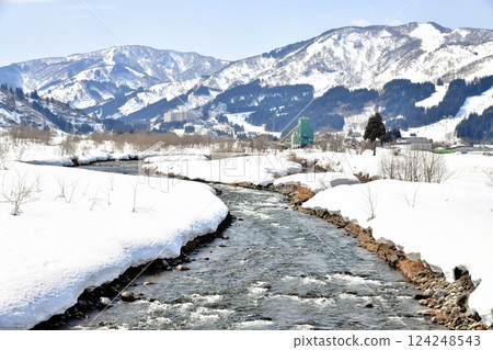 Ubajima Bridge / View of Ishiuchi Maruyama Ski Area from Uono River (Minamiuonuma City, Niigata Prefecture) [2025.3] 124248543