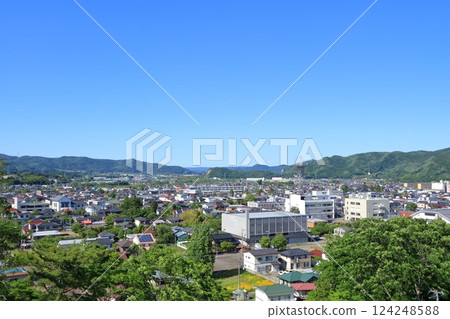 從宮城縣白石市白石城的天守閣眺望白石市 從宮城縣白石市白石城的天守閣眺望白石市 124248588