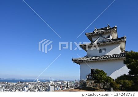 Marugame Castle, also known as Kameyama Castle, Horai Castle and the Great Seto Bridge, a Japanese castle located in Marugame City, Kagawa Prefecture, Sanuki Province, Shikoku, Japan Marugame Castle, also known as Kameyama Castle, Horai Castle and the Great Seto Bridge, a Japanese castle located in Marugame City, Kagawa Prefecture, Sanuki Province, Shikoku, Japan 124248758