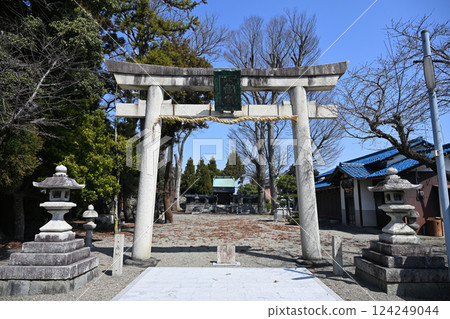 八幡神社 124249044