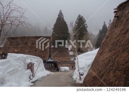 Harsh winter scenery of a Gassho-style village in Gokayama, Toyama Prefecture Harsh winter scenery of a Gassho-style village in Gokayama, Toyama Prefecture 124249196