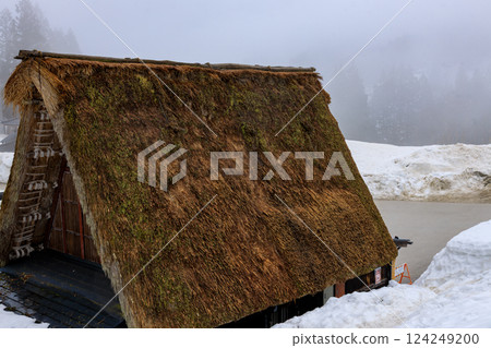 Harsh winter scenery of a Gassho-style village in Gokayama, Toyama Prefecture Harsh winter scenery of a Gassho-style village in Gokayama, Toyama Prefecture 124249200