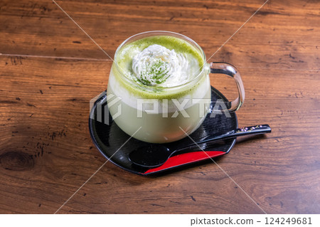 Matcha latte green tea Latee 124249681