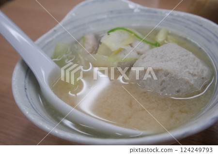 漁港市場美味餐廳的魚湯 124249793