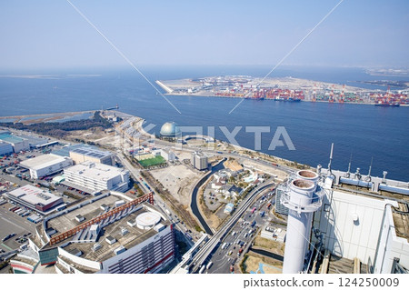 View from Sakishima Cosmo Tower, Osaka Prefecture (towards Yumeshima and the Osaka Expo site) 124250009