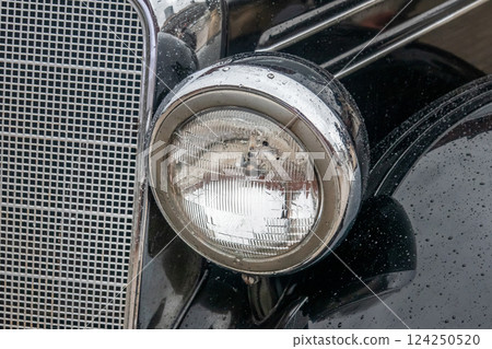 Headlight of the old car Headlight of the old car 124250520