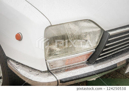 Headlight of the old car 124250538