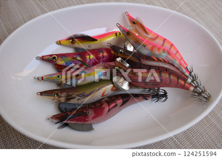 It is best to find your favorite color of squid jig. 124251594