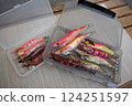 When you are fishing for squid with egging, you can catch squid by using different colors. 124251597