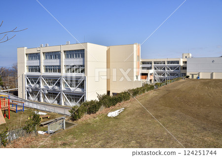Photographing the scenery of Esashi Town Municipal Esashi Elementary School in Esashi Town, Hokkaido in early spring Photographing the scenery of Esashi Town Municipal Esashi Elementary School in Esashi Town, Hokkaido in early spring 124251744