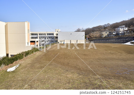 Photographing the scenery of Esashi Town Municipal Esashi Elementary School in Esashi Town, Hokkaido in early spring 124251745