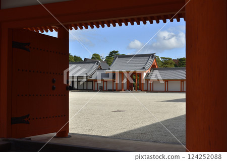 Kyoto Imperial Palace: Nikkamon Gate seen from Saekimon Gate (Kamigyo Ward, Kyoto City) 124252088